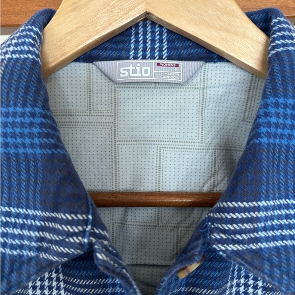 Stio Women’s Hutkeeper Flannel - Picture 3 of 8